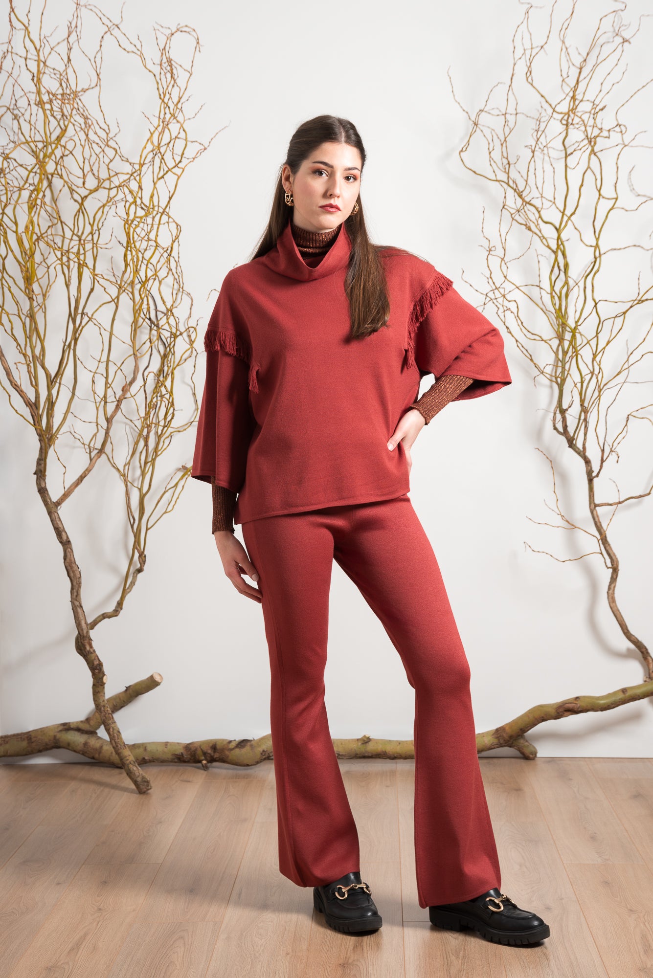 Maglione Oversize a Collo Alto con Frange