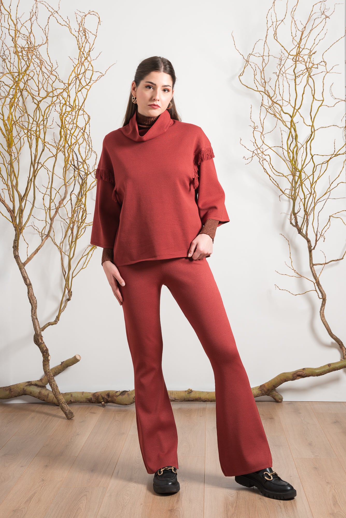 Maglione Oversize a Collo Alto con Frange