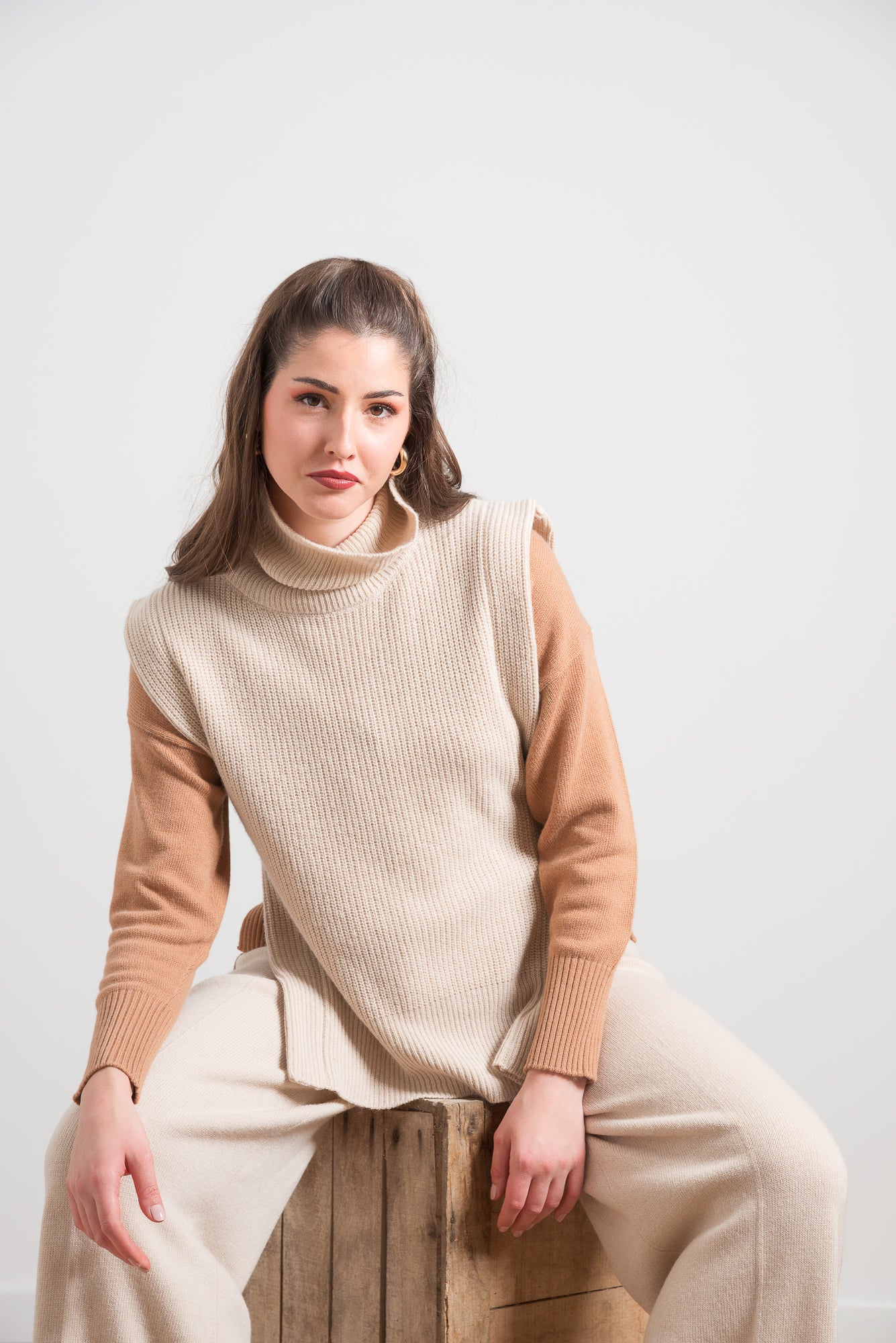 Gilet con Collo Alto e Bottoni laterali