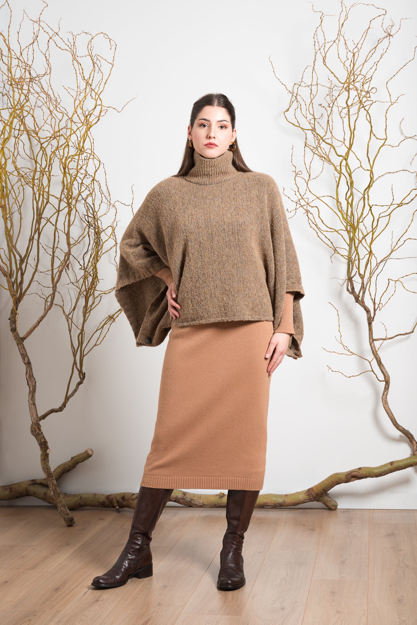 Poncho in Filato Bouclè con Bottoni