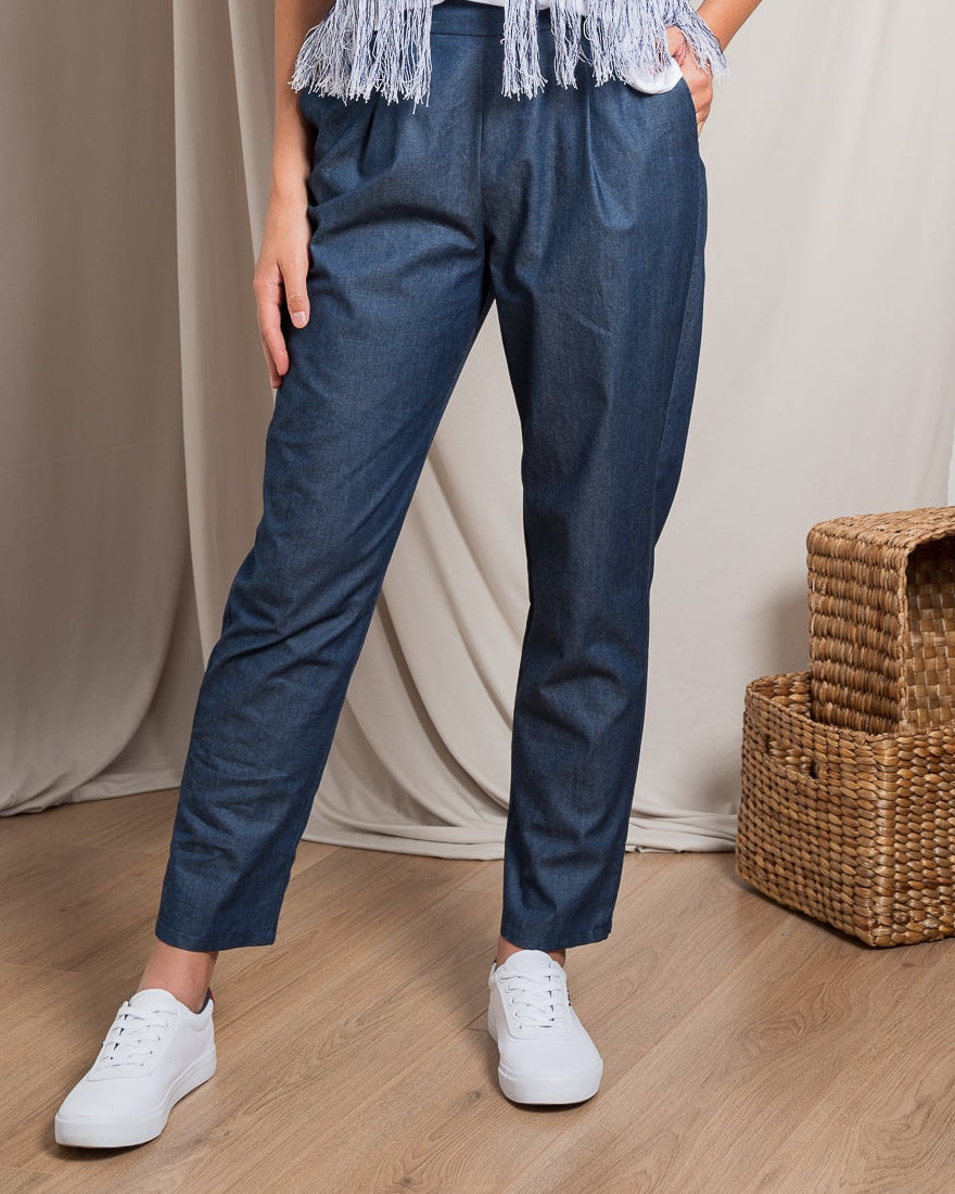 Pantaloni Denim con Pinces e Tasche