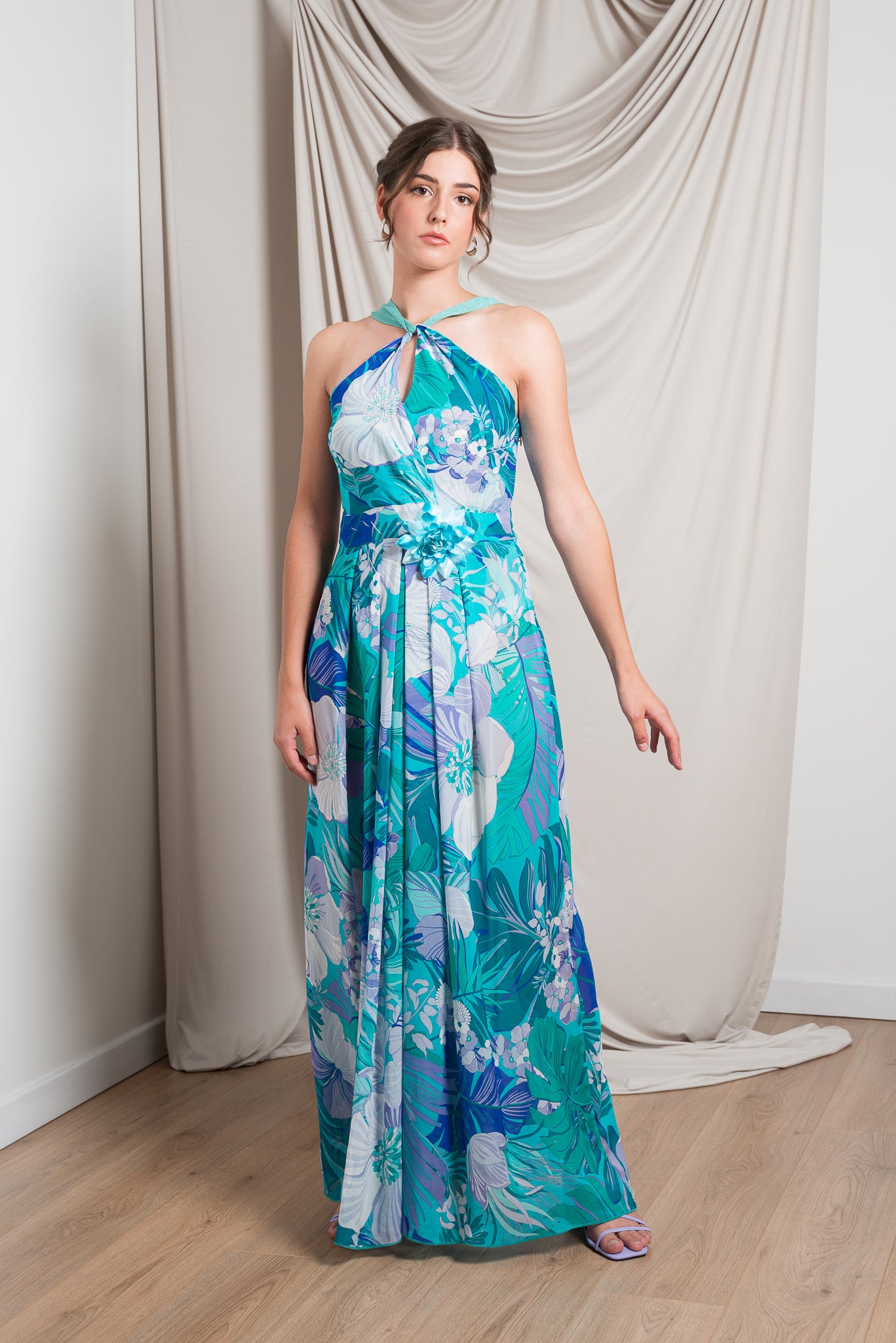 Abito Lungo Chiffon Fantasia con Spilla Fiore