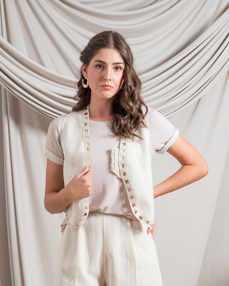 Gilet in lino con passamaneria